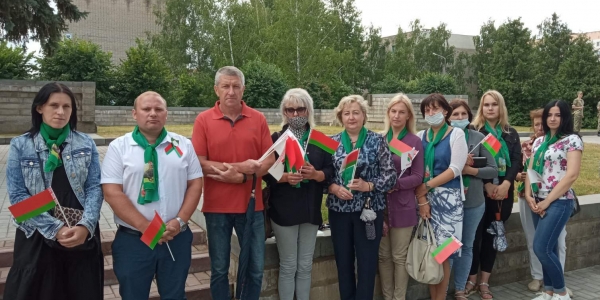 Торжественное возложение цветов