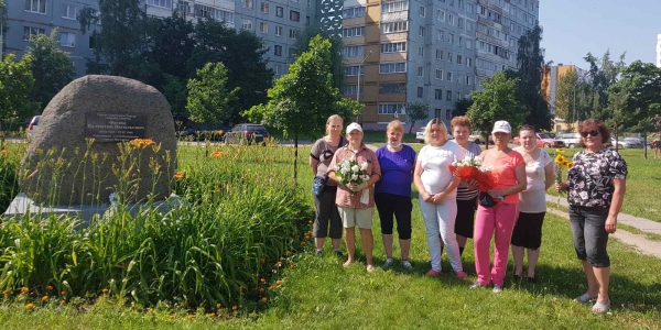 Торжественное возложение цветов