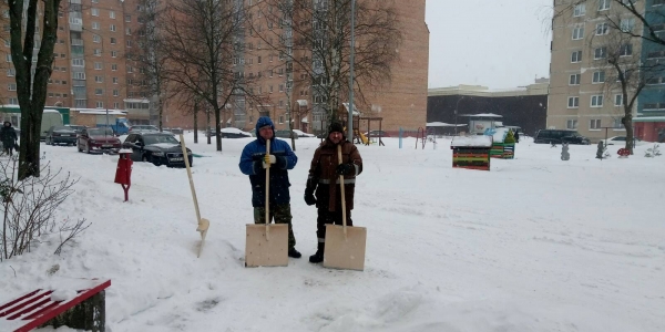Помощь жителей по уборке снега
